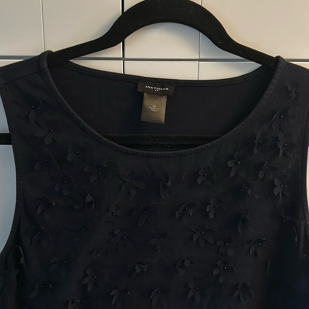 Ann Taylor sleeveless top with flower accents in the front.